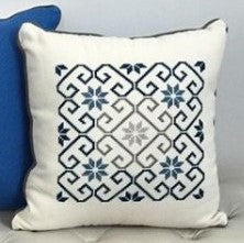 Hand-Embroidered Pillow COLIBRI AIRE (Arrecife)