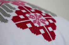 Hand-embroidered Pillow CINQ FLEURS (Rouge)