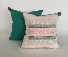 FELICE (mint kiss) Cojin Bordado a Mano / Hand-embroidered Pillow