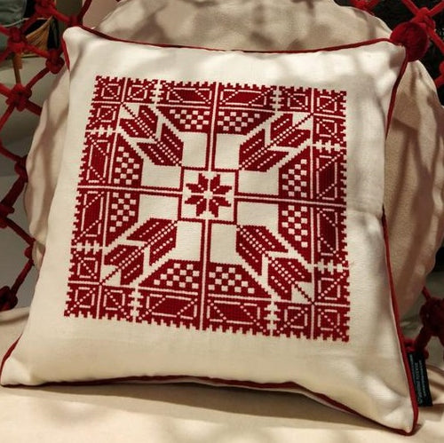 Cojín MARIA DEL ALMA Hand-Embroidered Pillow