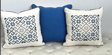 Hand-Embroidered Pillow COLIBRI AIRE (Arrecife)