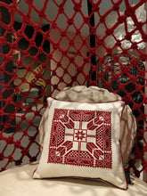 Cojín MARIA DEL ALMA Hand-Embroidered Pillow