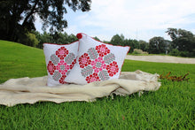 Hand-embroidered Pillow CINQ FLEURS (Rouge)