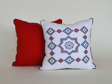 Hand-embroidered Pillow ÉTOILE (nautic)