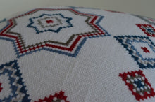 Hand-embroidered Pillow ÉTOILE (nautic)