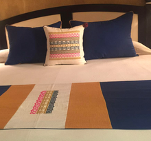 FELICE (ORIGIN)  Cojin bordado a mano / Hand-embroidered Pillow