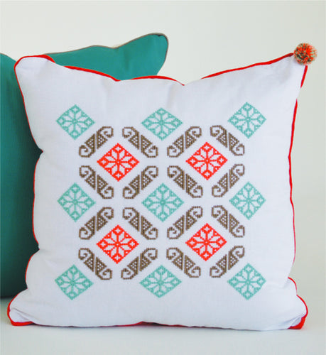 Hand-Embroidered Pillow FRESCHEZZA (Mint Kiss)