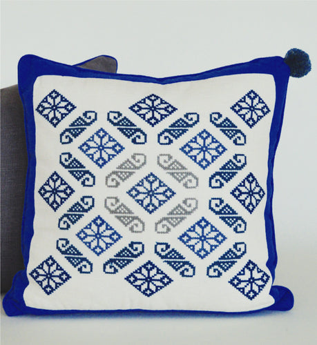 Hand-Embroidered Pillow FRESCHEZZA (Arrecife)