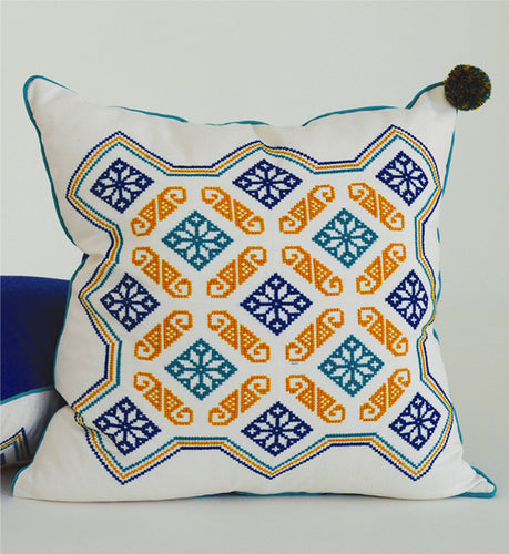 Hand-Embroidered Pillow FRESCHEZZA WITH BORDER (Breeze)