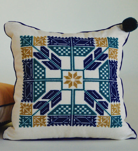 Hand-Embroidered Pillow MARIA DEL ALMA (coqueta)