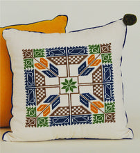 Hand-Embroidered Pillow MARIA DEL ALMA  (Breeze)