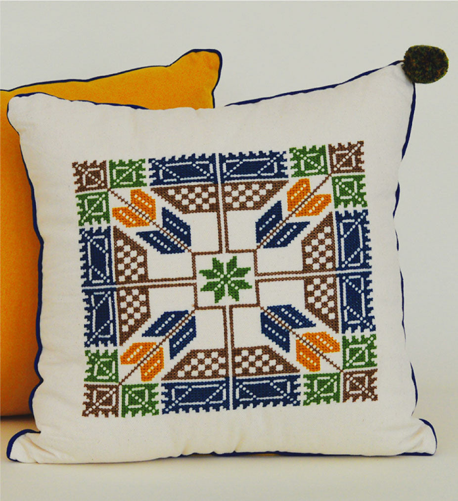 Hand-Embroidered Pillow MARIA DEL ALMA  (Breeze)