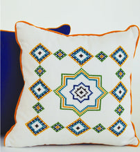Hand-embroidered Pillow ÉTOILE (BREEZE)