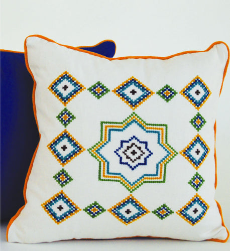 Hand-embroidered Pillow ÉTOILE (BREEZE)