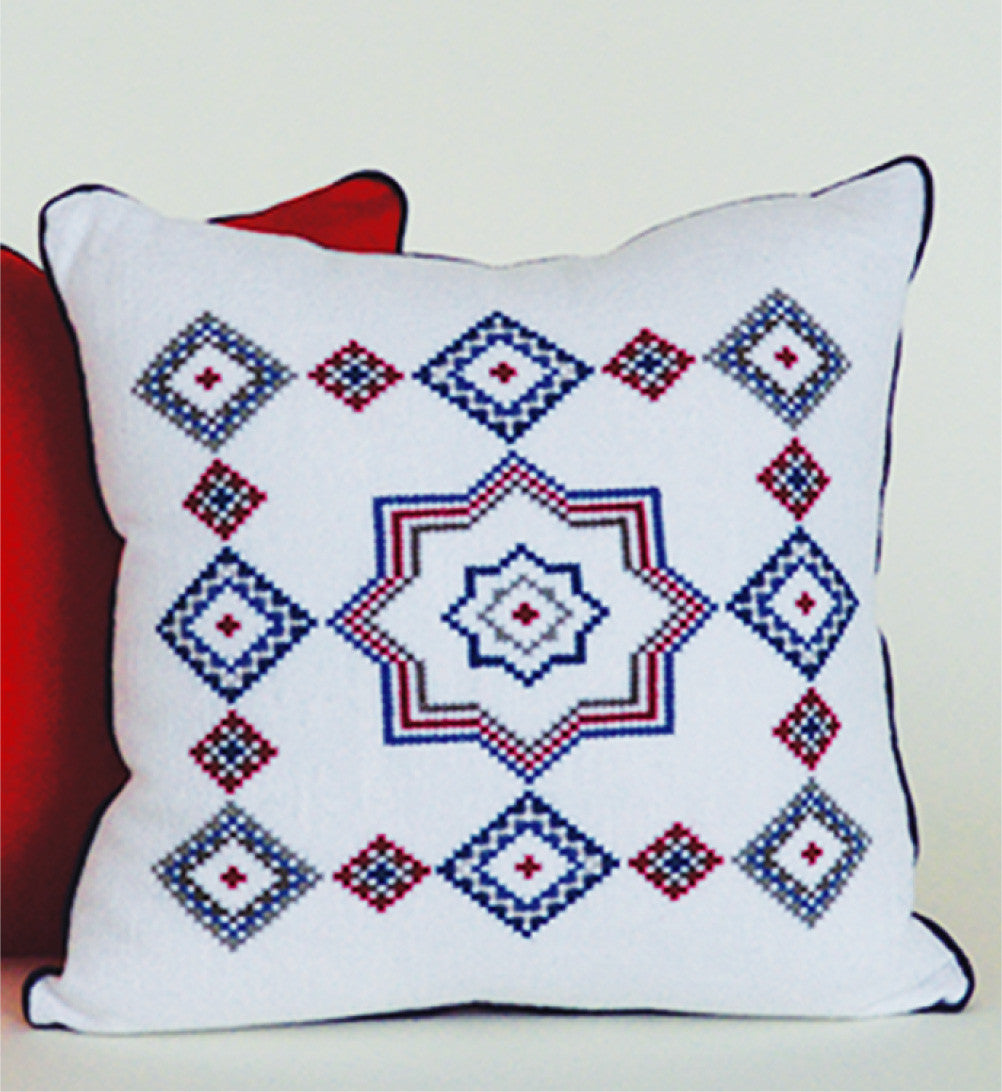 Hand-embroidered Pillow ÉTOILE (nautic)
