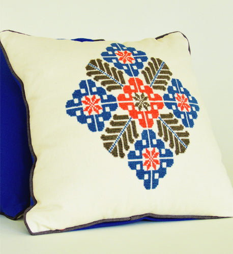 CINQ FLEURS Hand-embroidered Pillow (Sugary)