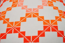 GRECO MARAIKA (Coral) Cojin bordado a mano / Hand-embroidered Pillow