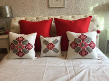 Hand-embroidered Pillow CINQ FLEURS (Rouge)